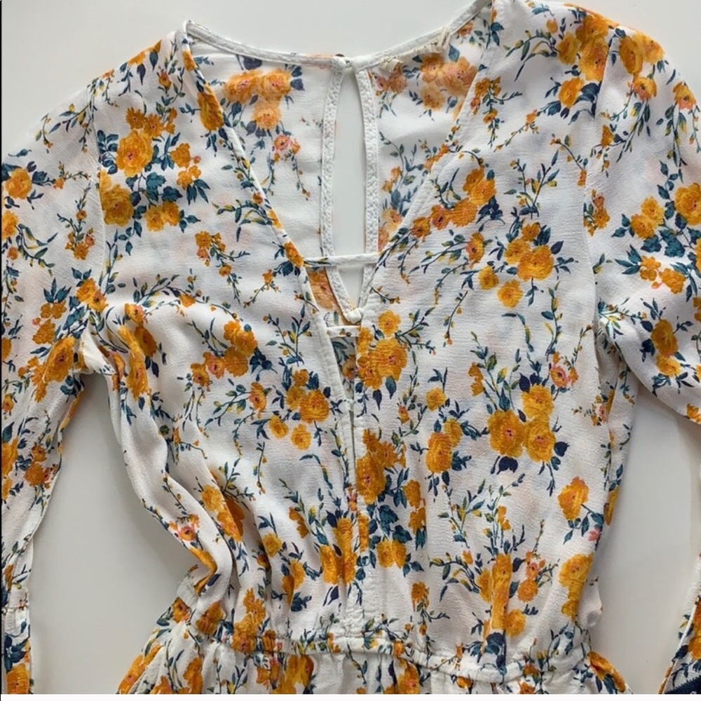 😍 Chloe & Kate Romper 😍 - Picture 3 of 7